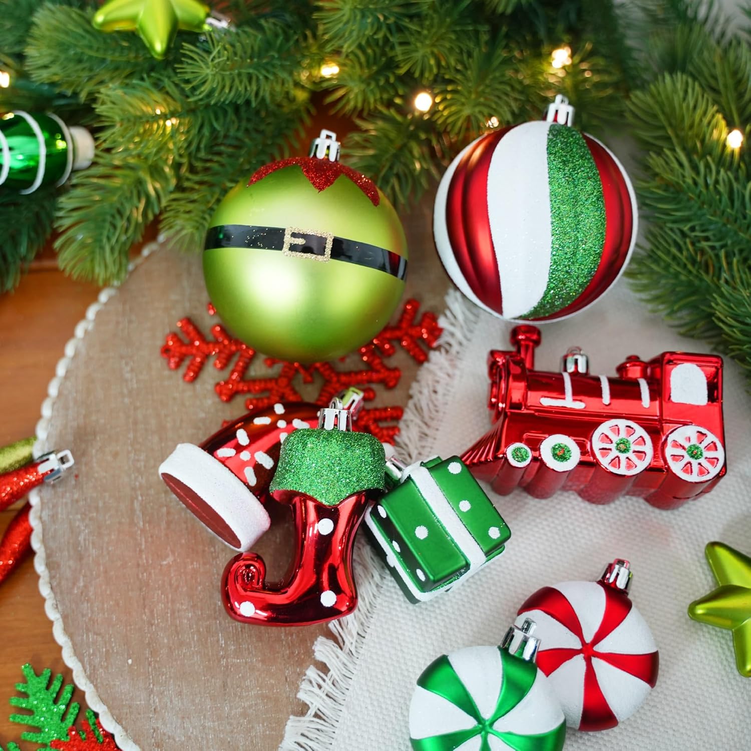 SHareconn 2025 Classic Christmas Balls Ornaments Set, Elf Boots Theme Shatterproof Plastic Decorative Hanging Baubles Bulk for Xmas Tree Decor/Holiday/Party/Wedding, Red Green & White